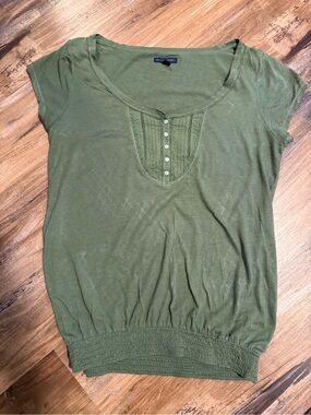 American Eagle Outfitters Olive Scoop Neck Short Sleeve Tee